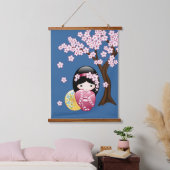 春こけし人形 – かわいい日本の芸者ブルー 吊り下げ型タペストリー (寝室)
