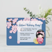 春こけし人形 – 日本芸者バースデーパーティー 招待状 (スタンド正面)