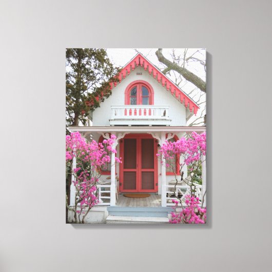 春とビクトリアンコテージ – マーサズヴィネヤード キャンバスプリント (正面)