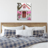 春とビクトリアンコテージ – マーサズヴィネヤード キャンバスプリント (インサイチュ (寝室))