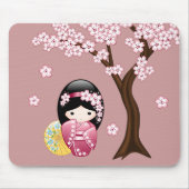 春のこけし人形 - ピンクの可愛い日本芸者 マウスパッド (正面)