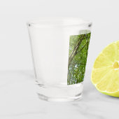 春のキャノピ葉ーグリーン自然シーン ショットグラス (左)