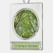 春のキャノピ葉ーグリーン自然シーン シルバープレートバナーオーナメント (左)