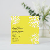 春のモダンな黄色と白の花柄の招待状 招待状 (スタンド正面)