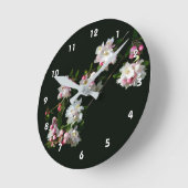 春のリンゴの花 フローラル ラウンド壁時計 (傾斜)