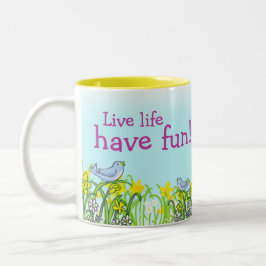 春の女の子が鳥のマグを追いかける ツートーンマグカップ