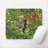 春の庭を拾い読みするスパイクの木びき台 マウスパッド (マウス)