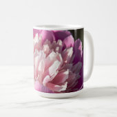 春の日に大きなピンクの牡丹の花 コーヒーマグカップ (正面右)