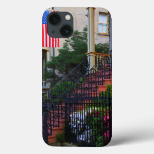 春の歴史地区の家 iPhone 13ケース