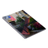 春の歴史的な地区の家 ノートブック (右側)