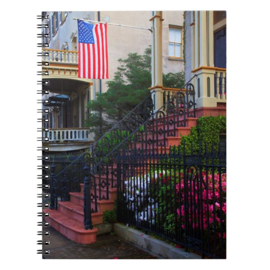 春の歴史的な地区の家 ノートブック (正面)