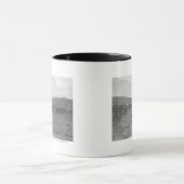 春の決め付けることのための子牛をロープをかけているカウボーイ マグカップ (中央)