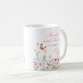 春の深いピンクの蝶の花嫁ギフト コーヒーマグカップ (正面右)