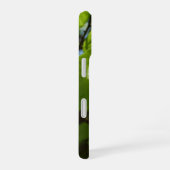春の白樺の葉の緑の木 iPhone 16ケース (右側面)