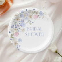 春の紫とピンクのワイルドフラワーのブライズシャワー