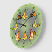 春の緑の蝶 ラージ壁時計 (傾斜)