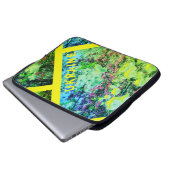 春の花とウクライナの色 ラップトップスリーブ (正面下部)