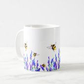 春の花とハチ飛んでいるマグ コーヒーマグカップ (正面左)
