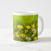 春の花の背景 ジャンボコーヒーマグカップ (正面右)