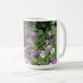 春の花パープルガーデンペチュニアフローラ写真 コーヒーマグカップ (正面右)