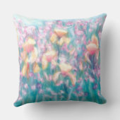 春の花園のアイリス柔らかいパステル調の枕 クッション (裏面)