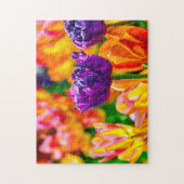 春の花壇の素晴らしいチューリップの花 ジグソーパズル (縦)