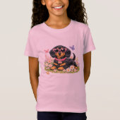 春の花畑で遊ぶかわいいダックスフント Tシャツ (正面)