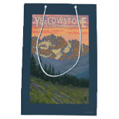 春の花-イエローストーン国立公園 ミディアムペーパーバッグ (裏面)