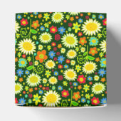 春の花 – 濃い緑 フェイバーボックス (上部)