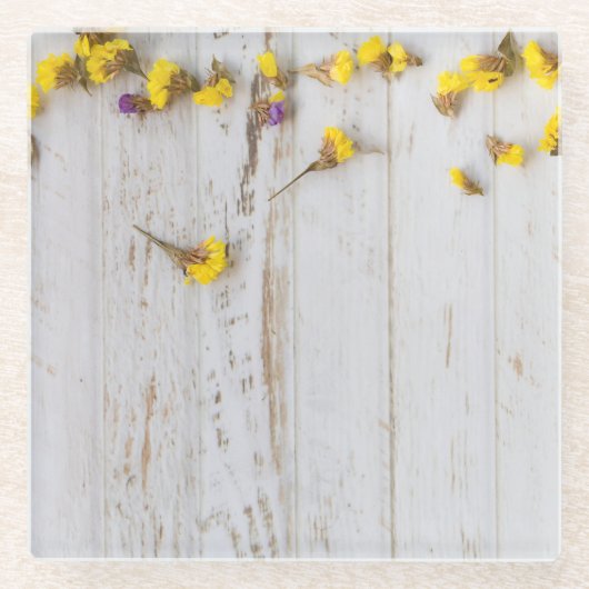 春の黄色い花と白い板の装飾 ガラスコースター (正面)