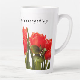 春を感じる赤いチューリップの花  カフェラテマグ