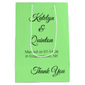 春グリーンとブラックのエレガンス結婚: ミディアムペーパーバッグ (裏面)