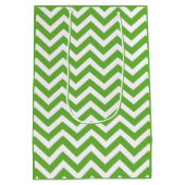 春グリーンとホワイトシェブロン結婚の誕生日 ミディアムペーパーバッグ (裏面)