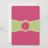 春グリーンと暗い赤紫色ピンクデイジーブライダルシャワー 招待状 (裏面)