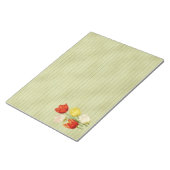 春グリーンにチューリップが並ぶ ノートパッド (アングル)