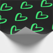 春グリーンオンブラックハンド描画ハート ラッピングペーパー (角)