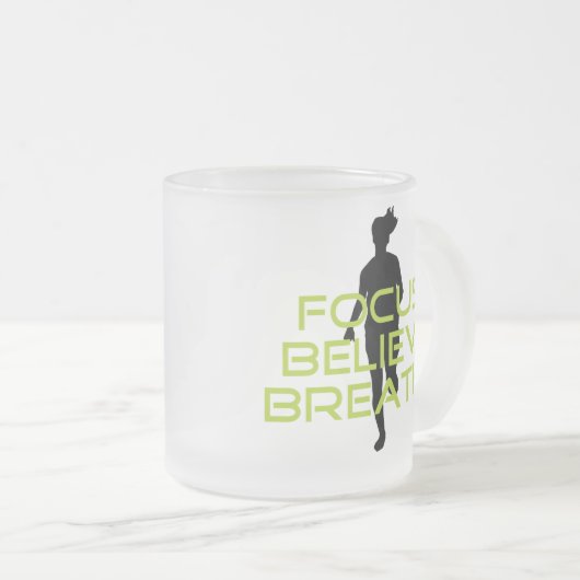 春グリーンフォーカス信じの呼吸 フロストグラスマグカップ (正面右)