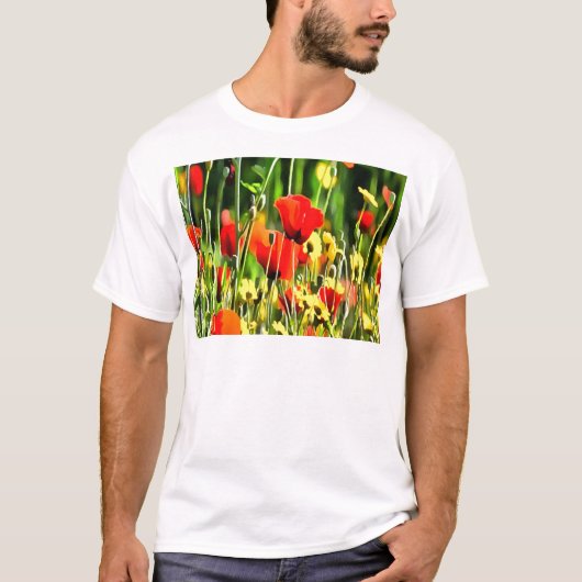 春ケシと牧草花絵画の Tシャツ (正面)