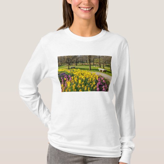 春シーズンフラワーガーデン Tシャツ (正面)
