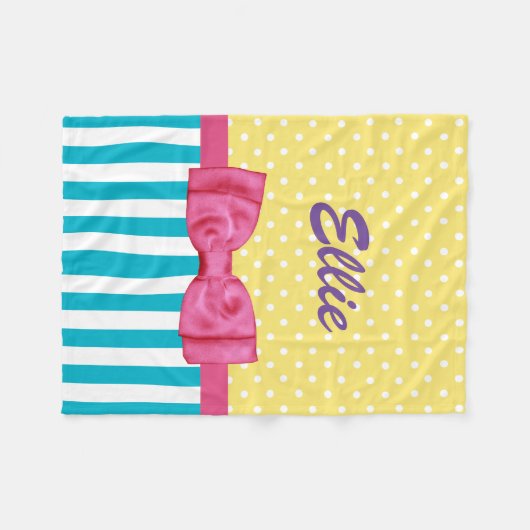 春ストライプと水玉模様ピンクボウと名前 フリースブランケット (正面(横))