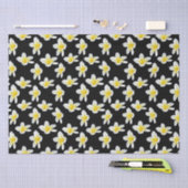 春セレナーデ：黄色いフランジパニスオンブラック、 薄葉紙 (クラフト)