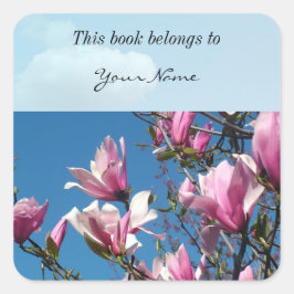 春ピンクのマグノリアの花で青空 スクエアシール
