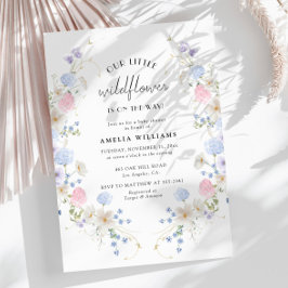 春ピンクパープルリトルワイルドフラワーベビーシャワー 招待状