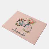春ブルー自転車の花オン淡い色のピンク ドアマット (アングル)