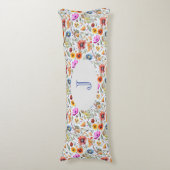 春モノグラムのワイルドフラワー&かわいいヘッジホグ ボディピロー (正面縦)
