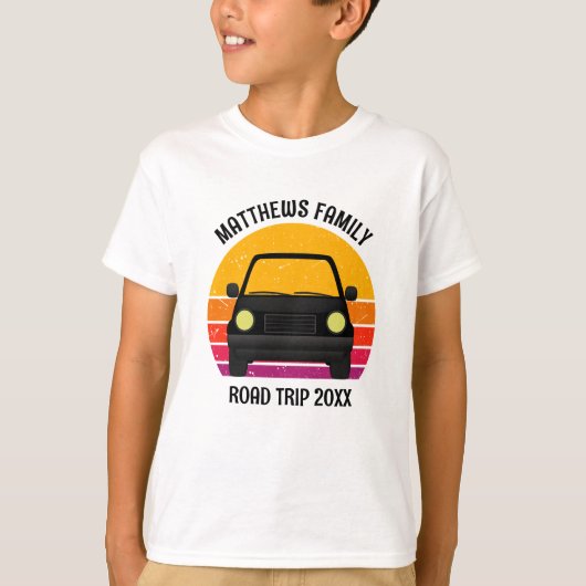 春休みのドライブ旅行の夕焼け カスタム キッズ Tシャツ (正面)