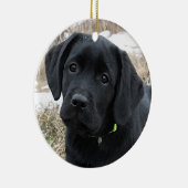 春待ち – ラブラドール子犬 – Black Lab セラミックオーナメント (右)