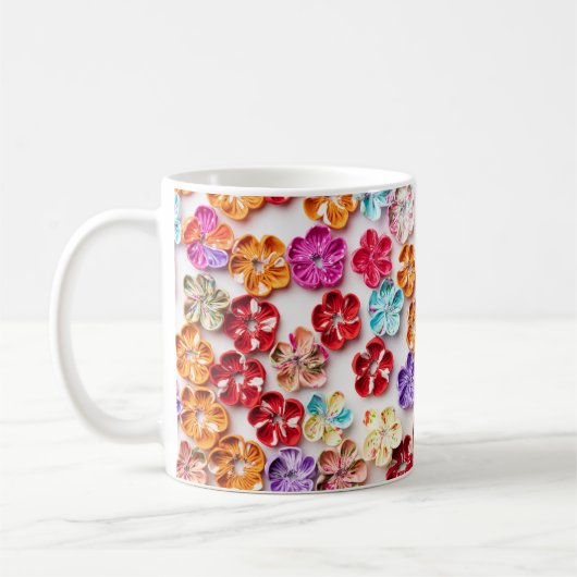 春手作り縫い布数々の花色 コーヒーマグカップ (左)
