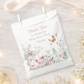 春深いピンクバタフライフローラベビーシャワー フェイバーバッグ (クリップ留めされた状態)