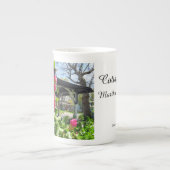 春開花インコテージシティ – マーサズヴィネヤード ボーンチャイナマグカップ (正面)